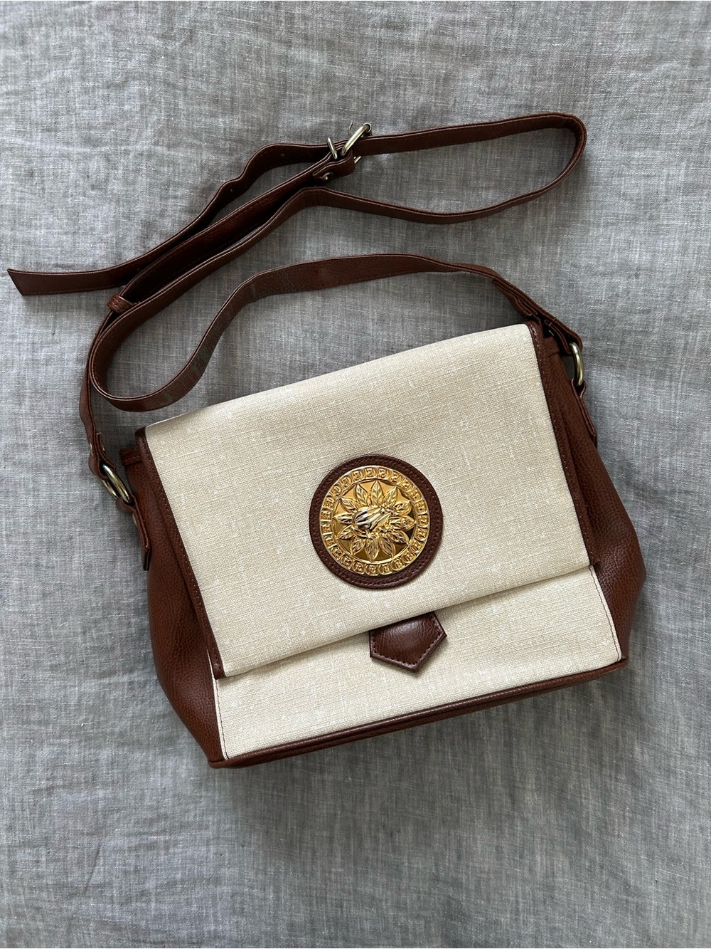 Vintage Natural Canvas & Brown Leather Crossbody Bag – Gold Medallion Detail